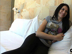 Amatör, Anal, Avsugning, Brunett, Ansiktsbehandling, Handjobb, Tatuering, Tonåring