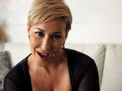 Testes gyönyörű hölgy, Szőke, Ujjazás, Tátongó, Kézimunka, Fehérnemű, Érett feleség, Rövid haj