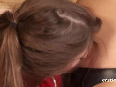 Styl na pieska, Niemiecki, Całować, Lesbijka, Lizanie, Naturalne cycki, Cipka, Strapon