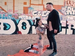 Al fresco tryst with busty brunette Yemaya Gonzalez