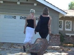 18, 화장실, 흑갈색 머리, 레즈비언, 밀프, 보지, 혼자, 청소년