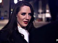 Anal, Sucer une bite, Britannique, Brunette brune, Tir de sperme, Faciale, Hard