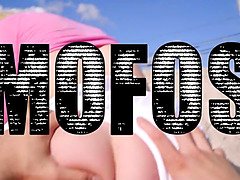 Anal, Stor stjärt, Stora tuttar, Blondin, Avsugning, Långt ner i halsen, Pov, Rakad