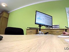 Loan4k. negociando con la dueña de la tienda de lencería desnuda