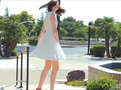 Närbild, Klänning, Klackar, Onani, Orgasm, Offentlig, Solo, Upskirt