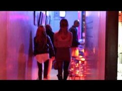 Krásky, Brunetka, Auto, Šaty, Bozkávanie, Pančucháče, Fajčenie, Vibrátor