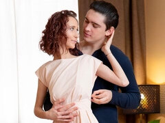 Anál, Kuřba, Brunetka, Na psíka, Prirodzené prsia, Krátke vlasy, Teenka, Kozičky