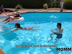 Brunetka, Prsnatá, Puma, Českej, Dospelé, Milf  mčbp, Prírodné, Prirodzené prsia