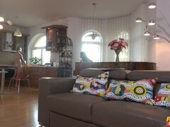 フェラチオ, 中出し, バック, 手コキする, キッチン, なめる, ハメ撮り, オマンコ