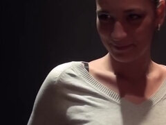 Avsugning, Brunett, Klackar, Pengar, Piercing, Svälja, Tatuering, Trekant