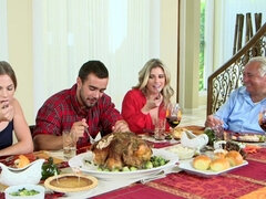 Grosse bite, Sucer une bite, Brunette brune, Fille, En levrette, Mère que j'aimerais baiser, Dénudage, Adolescente