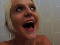 Blondýna, Brunetka, Dávení penisem, Hd, Lesbické, Tetování, Teenka, Kozičky