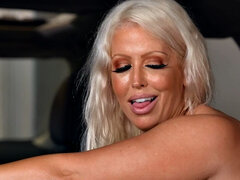 항문, 큰 가슴, 양성적인, 오랄섹스, 깊은목구멍, 핸드잡, 밀프, 보지