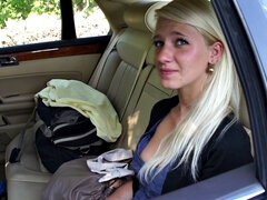 Blondi, Suihinotto, Auto, Ulkona, Pillu, Tatuointi