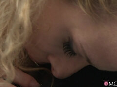 Blond, Schattig, Diep in de keel, Lul, Hd, Orgasme, Kousen, Tieten likken