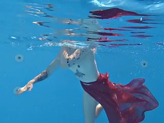 큰 가슴, 금발의, 풀, 스모킹, 문신, 청소년, 젖가슴, 수중