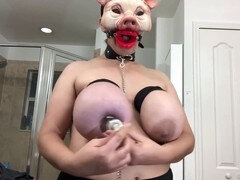 Veevee Vixen's wild webcam moments in piggy mask with big tits and selfies