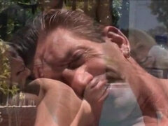 In den arsch, Bisexuell, Dildo, Lesbisch, Im freien, Öffentlich, Flotter dreier, Spielzeuge