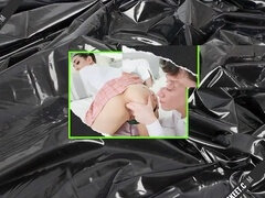 Stor pik, Pik sutte, Komme på ansigtet, Lille kvinde, Mager, Teenager, Legetøj
