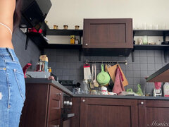 Amatør, Stor røv, Mad, Bukser, Køkken, Mor jeg gerne vil kneppe, Lille kvinde, Solo