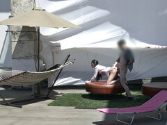 Kukk suging, Brunette, Bakfra, Runke, Hæler, Utendørs, Synsvinkel, Skjørt