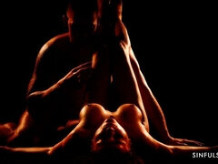 Stor stjärt, Stor kuk, Stora tuttar, Avsugning, Brunett, Milf