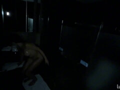 Amatör, Stor kuk, Stora tuttar, Brunett, Flickvän, Underkläder, Mogen, Voyeur