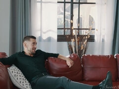 Skinny MILF Alia Donovan hot video