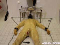 Kvinde dominans, Ydmidelse, Latex, Herskerinde, Tisse, Slave, Trekant, Toilet