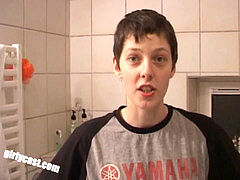 Cumizás, Gesztenyebarna, Elsö alkalom, Házi készítésű, Fehérnemű, Buli, Gyengéd kefélés, Begyek