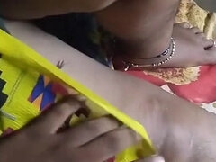 Busty Aunty Exposed the Saree
