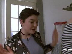 Kotě, Velké kozy, Brunetka, Prstění, Německé, Lesbické, Přírodní prsa, Vyholené