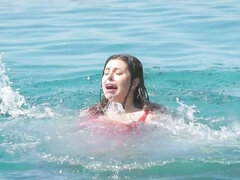 Gros cul, Grosse bite, Gros seins, Sucer une bite, Brunette brune, En levrette, De plein air, Adolescente