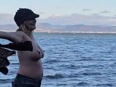 18 ans, Gros seins, Mignonne, Mère que j'aimerais baiser