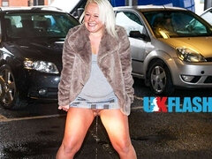 Amatőr, Angol, Döci, Női, Hd, Nyilvános, Egyedül, Begyek