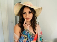 18 ans, Grosse bite, Sucer une bite, Brunette brune, En levrette, Seins naturels, Maigrichonne, Adolescente