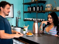 Tette grandi, Pompino, Brunetta, Leccata, Tette naturali, Pubblico, Figa, Tatuaggi