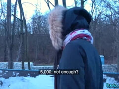 Kuřba, Peníze, Přírodní prsa, Na veřejnosti