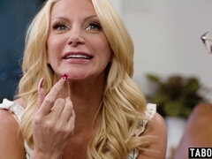 Grosse titten, Blondine, Blasen, Lingerie, Reif, Realität, Stiefmutter, Strümpfe