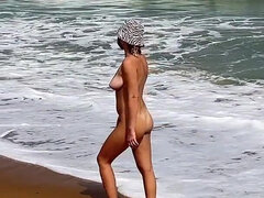 Amateur, Tetas grandes, Bikini, Madres para coger, Tetas naturales, Al aire libre, Pequeña, Público
