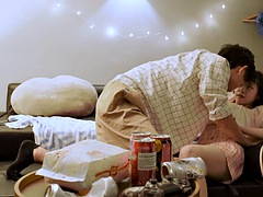 Asiater, Stor kukk, Kukk suging, Sperm skott, Sexy undertøy, Barbert, Suging, Pupper