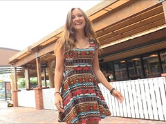 Zbliżenie, Podwójna penetracja, Sukienka, Skrajny, Masturbacja, Orgazm, Publiczny, Solo