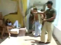 Ruskeahiuksinen, Saksalainen