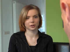 Blondýna, Dávení penisem, Péro, Honění, Výprask, Krátké vlasy, Teenka