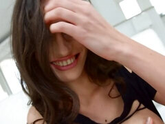 Anális szex, Cumizás, Kutya póz, Tátongó, Természetes mellek, Cipö, Tini, Játékszerek