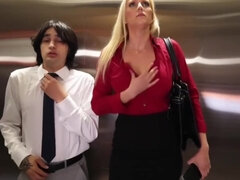 Tette grandi, Brunetta, Lingerie, Mamma che vorrei scoparmi, Punto di vista pov, Calze, Tatuaggi, Tette