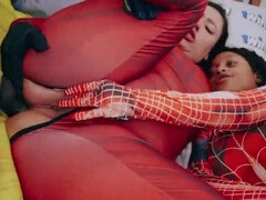 Anál, Veľký zadok, Brazílčanky, Dildo, Prirodzené prsia, Pička, Tetovanie, Teenka