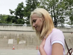 Любители, Жопа, Блондинки, Член, Деньги, Натуральные сиськи, На природе, На публике