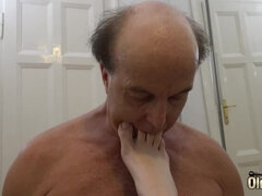 18 let, Stříkání spermatu, Dávení penisem, Honění, Hardcore, Pička, Polykání, Teenka