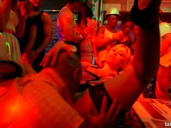 Veľké kozy, V oblečení, Skupina, Hardcore, Medzirasové, Lesbické, Párty, Pornstars